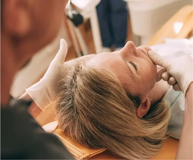 Behandlung von Craniomandibulärer Dysfunktion (CMD) beim Zahnarzt in Sandhofpassage Frankfurt – manuelle Therapie für Kiefergelenksbeschwerden